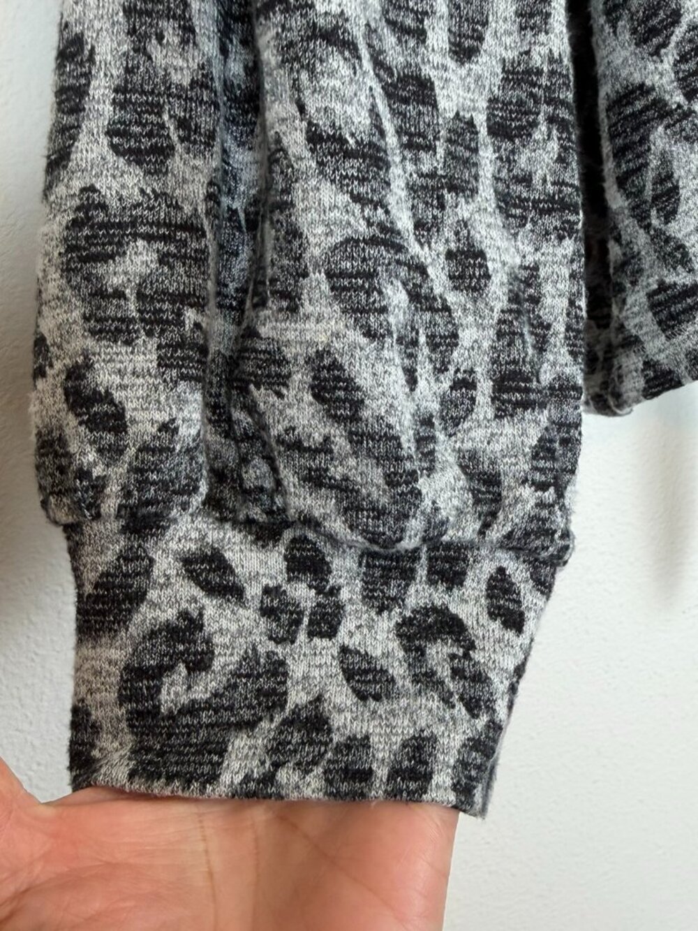 Chico's Gray Black Animal Print Tie Front Lightweight Cardigan Size 3 XL - Picture 7 of 9